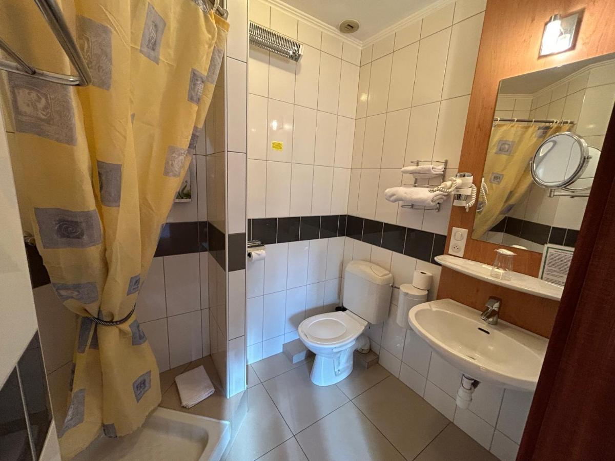 Auberge Des Mesanges Meisenthal Buitenkant foto