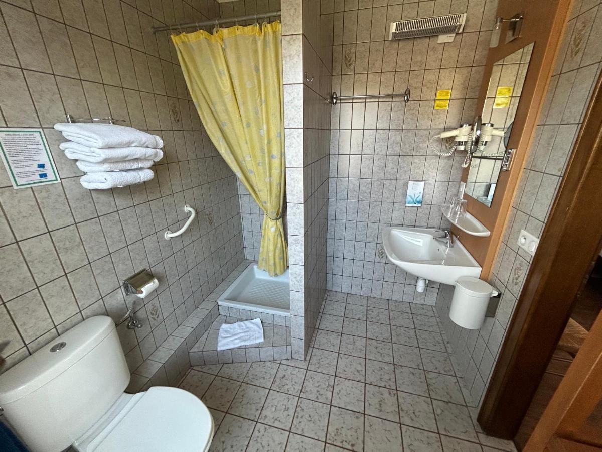 Auberge Des Mesanges Meisenthal Buitenkant foto