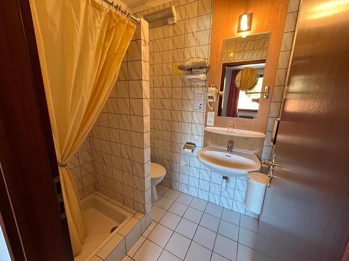 Auberge Des Mesanges Meisenthal Buitenkant foto